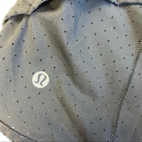 Lululemon Speed Short (Perforated 2.5") Size 4 - Picture 8 of 8